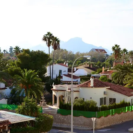 La Urbanizacion Cerca Del Mar *