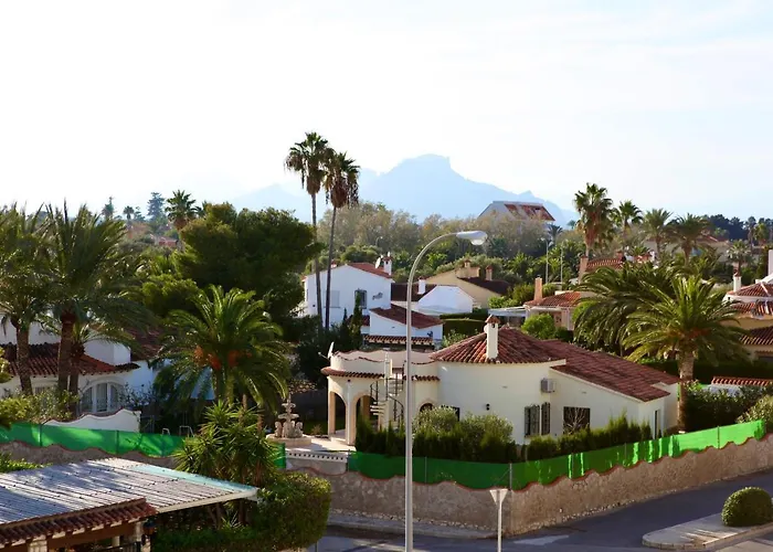 La Urbanizacion Cerca Del Mar *
