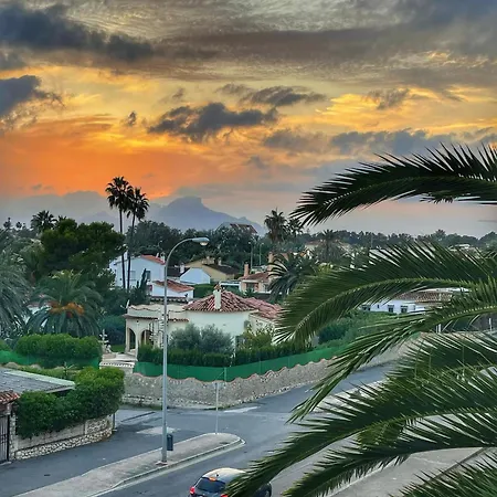 La Urbanizacion Cerca Del Mar *